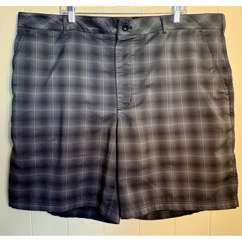 Reebok Golf Mens Plaid Performance Shorts Grey Black Size 44 Stretch Flat Front